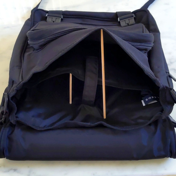 NWOT. Leed's Multiple Layers Expandable Backpack/Laptop Bag/Travel Bag.W - Picture 5 of 8
